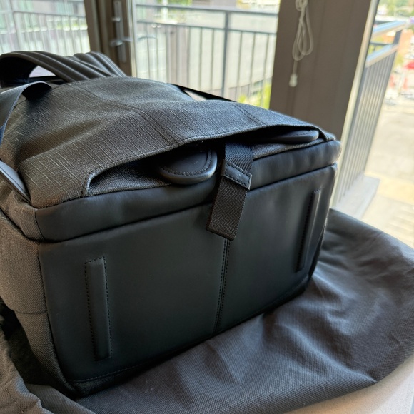 Brand new TUMI GRY DRESDEN FLAP BACKPACk - Ashton Collection - Picture 3 of 10